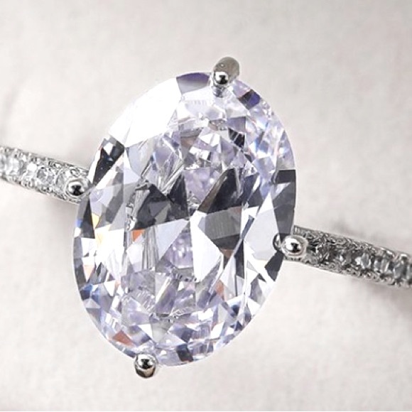 💎Nwot lab created diamond oval solitaire with diamonds inlaid down banf😉 - Picture 5 of 6